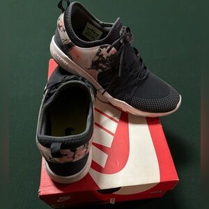 Nike Women’s Air Max Invigor